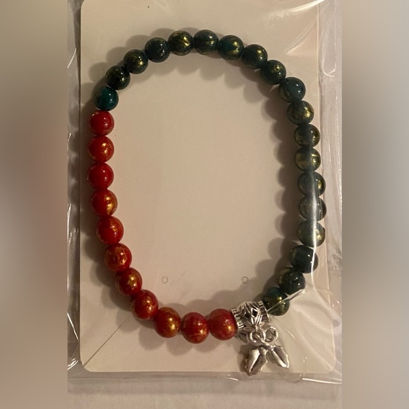 NEW Jade Christmas themed bracelet with Poinsettia charm - Picture 5 of 5
